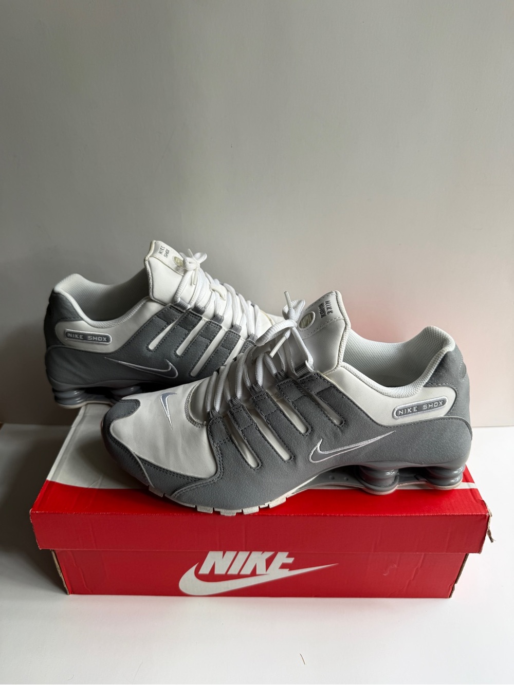 Nike Shox NZ Men’s Running Shoes White Gray Size 11 - Picture 6 of 10
